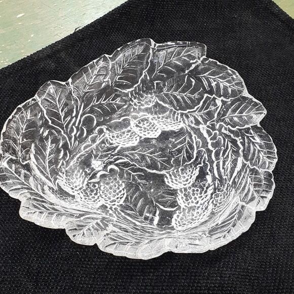 Vintage glass Indiana Glass Fenton Triangle Fruit Bowl Dish Logan… - Picture 2 of 7